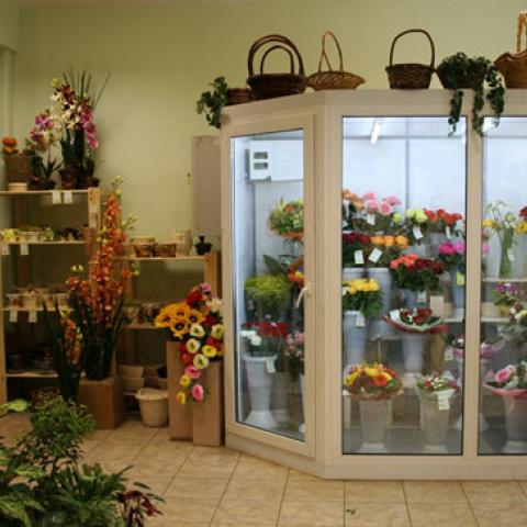 Московские власти проведут аукцион на право торговли в 65 цветочных киосках